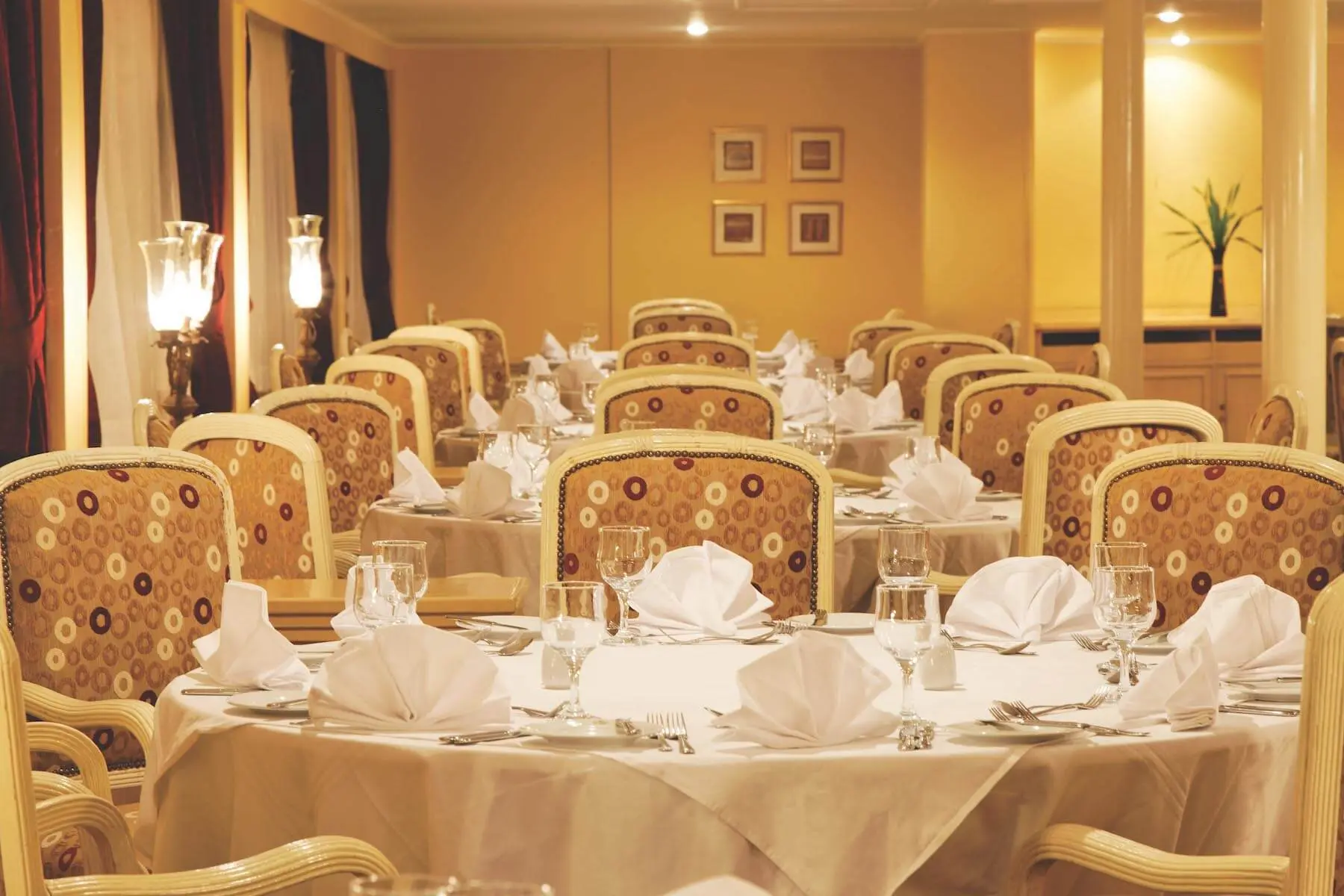 Restaurant (Robaeyat)
