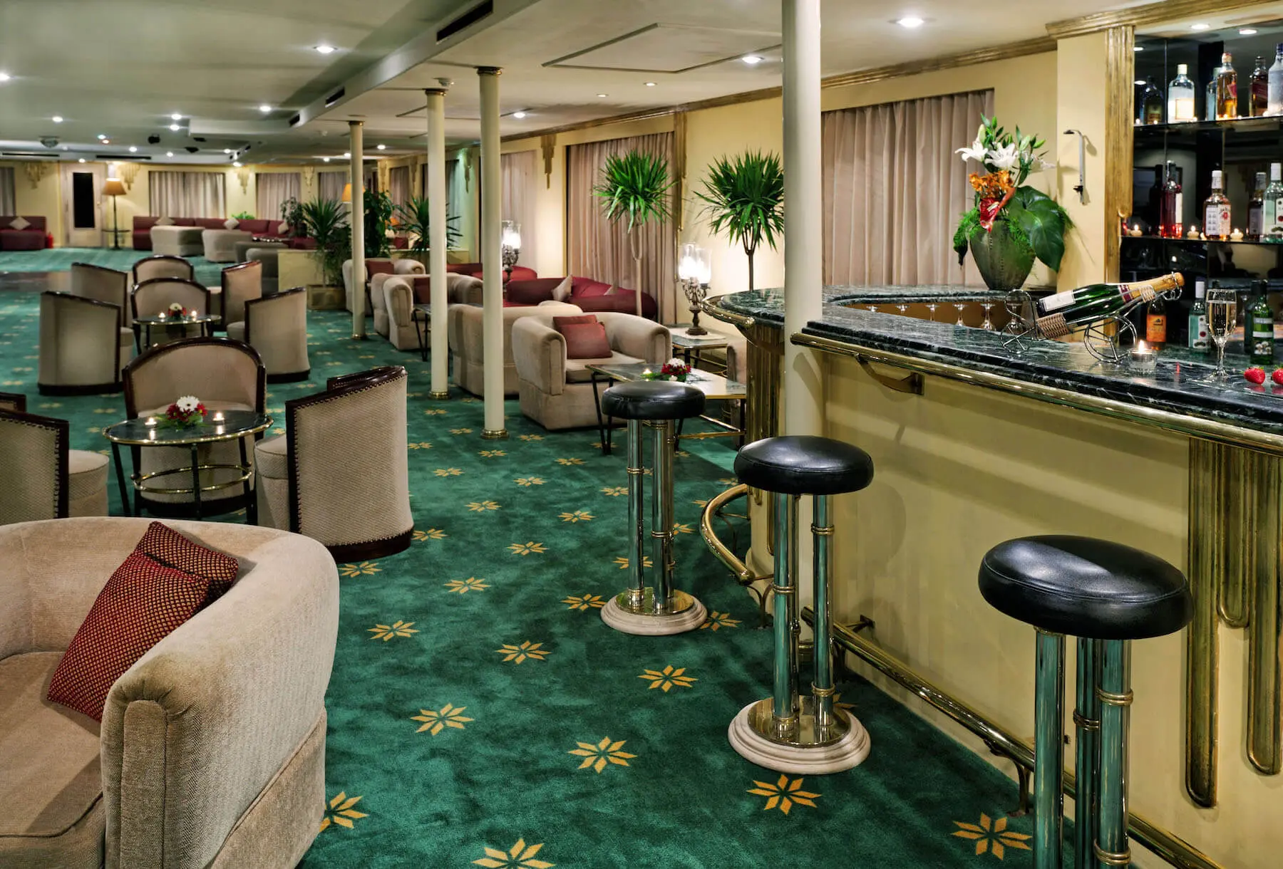 Royal Lounge Bar