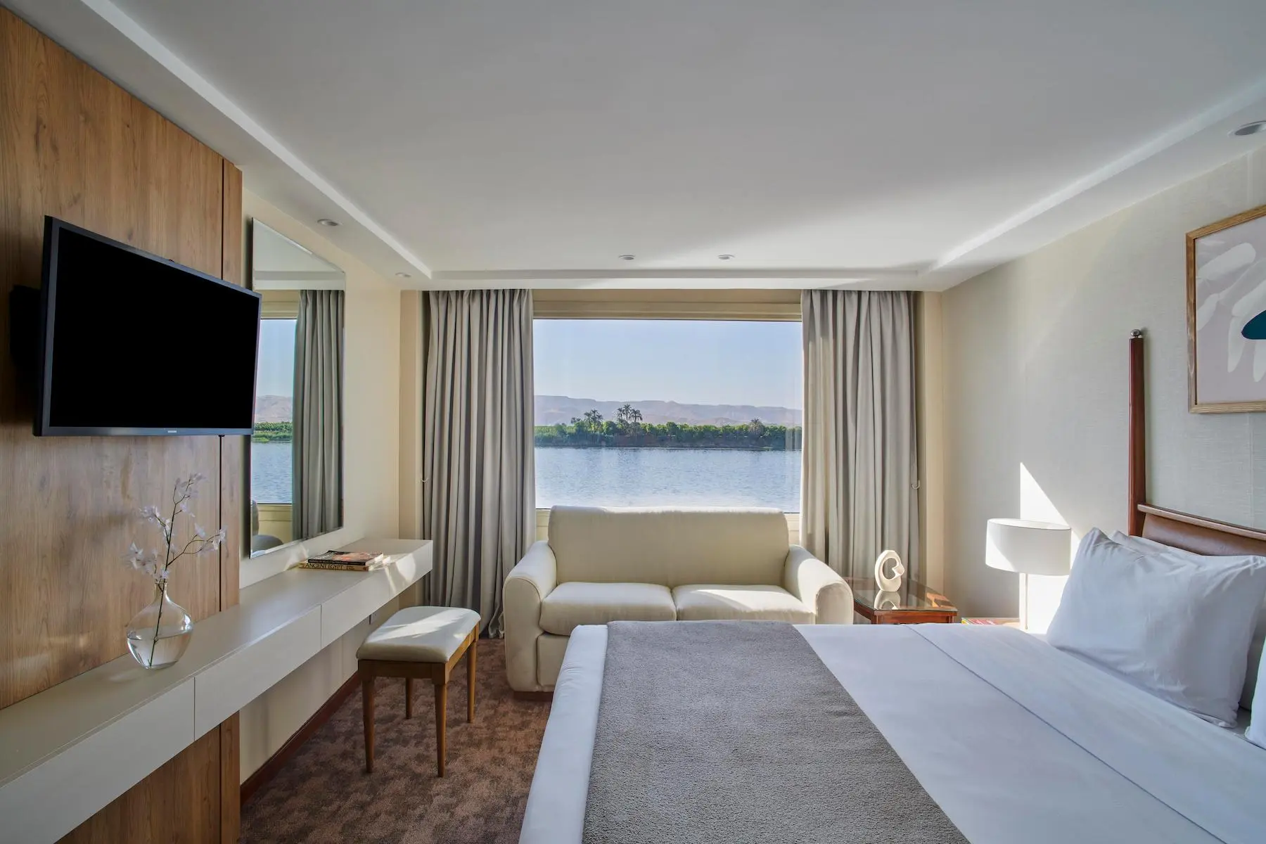 Luxury Cabin - View 2